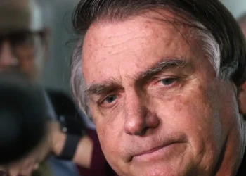 Moraes autoriza ida de Bolsonaro a hospital para procedimento na pele