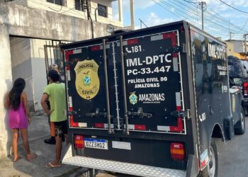 Mulher é assassinada com tiros no rosto dentro da própria casa em Manaus