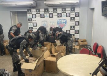 Rocam apreende quase uma tonelada de drogas em Manaus