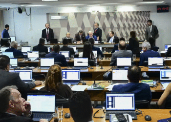 Senado enterra PEC da Blindagem após rejeição unânime na CCJ