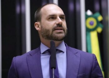 Câmara cobra Eduardo Bolsonaro por faltas injustificadas