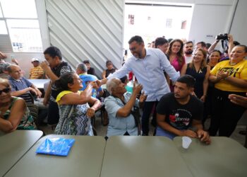 Governador Wilson Lima reinaugura restaurante Prato Cheio do bairro Novo Israel