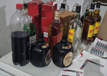 Polícia fecha laboratório clandestino de bebidas e picolés falsificados em Manaus
