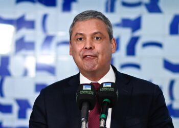 PT recorre de arquivamento de processo contra Eduardo Bolsonaro