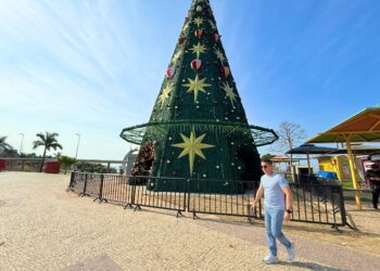 Prefeito David Almeida antecipa luzes de Natal na Ponta Negra e movimenta economia criativa com programação inédita