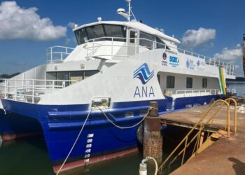 Marinha do Brasil e Agência Nacional de Águas e Saneamento Básico realizam cerimônia de lançamento de nova embarcação no Mirante Lúcia Almeida