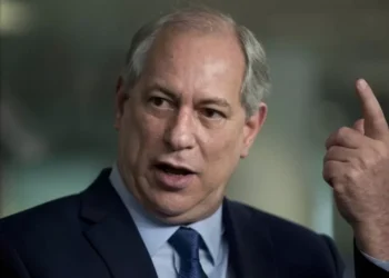 Presidente do PSDB no Ceará anuncia filiação de Ciro Gomes