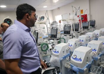 Na ocasião, o governador também vistoriou um novo lote com 149 equipamentos, parte do investimento de R$ 55,6 milhões em modernização do CHS