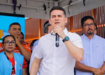 David diz estar tranquilo com investigações e afirma que viajou com recursos próprios