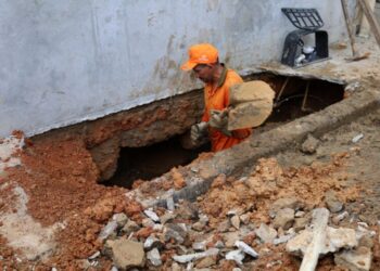 Prefeitura intensifica recuperação de drenagens no bairro Alvorada e reforça ações contra alagamentos