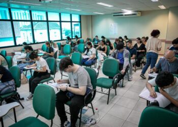 UEA abre 369 vagas para o pré-vestibular AprovENS com turmas para SIS e Vestibular 2026
