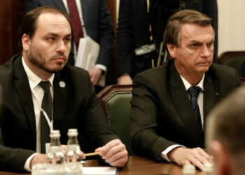 Carlos descreve estado de saúde de Bolsonaro: “Jamais o vi como está”