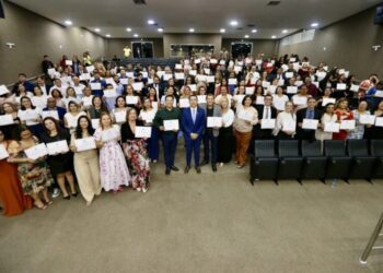 Assembleia Legislativa do Amazonas presta homenagem a gestores escolares por iniciativa do deputado Daniel Almeida