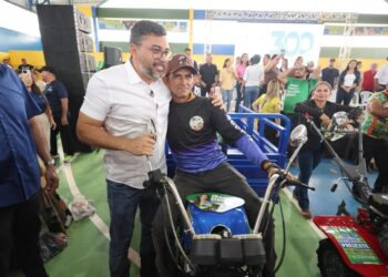 Governador Wilson Lima destina R$ 300 mil para a Festa do Leite em Autazes e realiza entregas para o setor primário