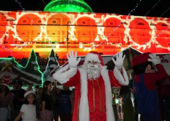 Largo de São Sebastião se transforma em palco de fé, emoção e magia na abertura do ‘Mundo Encantado do Natal’