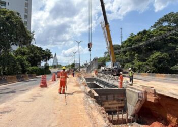 Prefeitura avança para etapa de instalação de vigas metálicas na ponte da avenida do Turismo