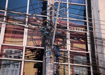 Prefeitura chega a 15 toneladas de fios e cabos retirados no Centro Histórico de Manaus