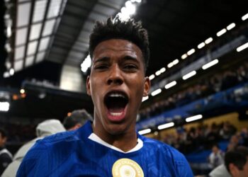 Estêvão é exaltado pelo Chelsea em postagem: “História sendo escrita”