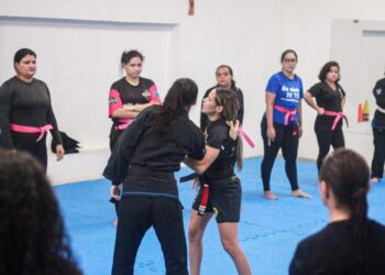 Vila Aberta Para Todos reúne mulheres em aulão de Defesa Pessoal Feminina