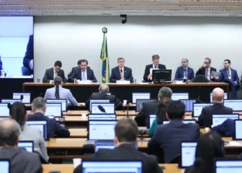 Comissão do Congresso aprova proposta orçamentária de 2026