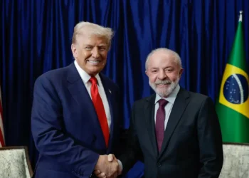 Lula considera tarifa dos EUA irrelevante e destaca aproximação com Trump