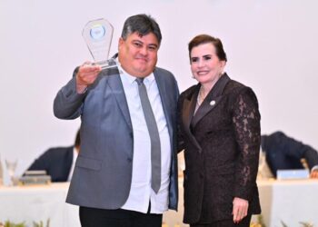 Presidente David Reis participa de solenidade do TCE-AM que oficializa entrega do Selo Prata à CMM