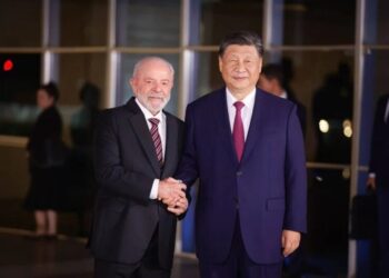 Lula e Xi Jinping conversam por telefone e defendem papel da ONU