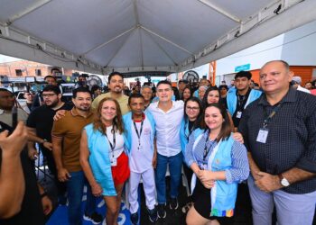 David Almeida entrega nova feira do Mundo Novo e anuncia implantação do cinturão produtivo do café em Manaus