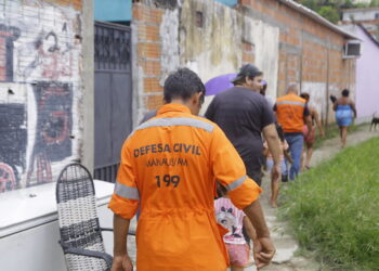 Após acumulados de até 43 milímetros em uma hora, prefeitura registra 15 ocorrências e reforça monitoramento e alerta preventivo em Manaus
