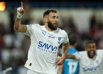Benzema faz gol de calcanhar em estreia pelo Al-Hilal; assista