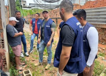 Defensoria Pública visita área atingida por deslizamento de terra que afetou sete casas em comunidade do Tarumã