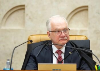 Em ofício a Fachin, OAB pede fim do inquérito das fake news