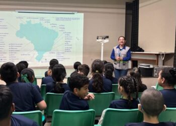 Projeto Sementes do Futuro, do MP, visita escola e promove palestra sobre o tratamento da água em Manaus
