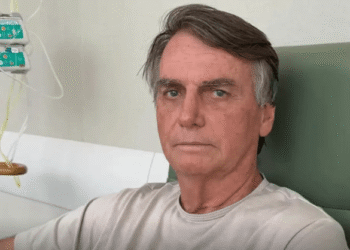 Moraes nega pedido para liberar acesso irrestrito de filhos à casa de Bolsonaro durante prisão domiciliar