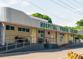 Dupla armada com facas invade hospital de Parintins para fugir de suspeitos
