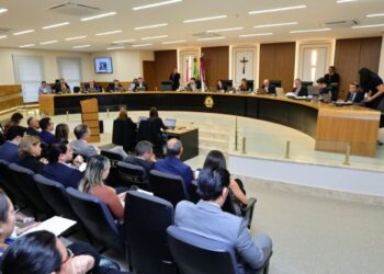 TCE-AM julga 95 processos em sessão nesta terça (24)