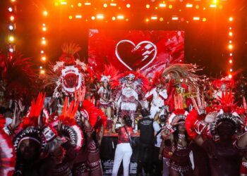 Lançamento Parintins 2026: Festa no Bumbódromo reúne mais de 20 mil pessoas e antecipa espetáculo de junho