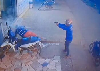 Vídeo mostra execução de empresário em frente a hotel no Amazonas