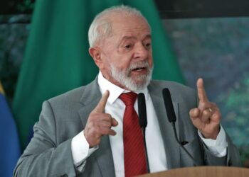 Lula deve se reunir com senadores após sabatina de Messias