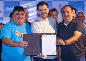 Renato Junior assina primeira ordem de serviço para obra na Zona Leste de Manaus