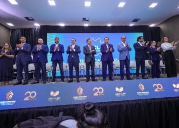 Mais de 14 mil servidores da Segurança terão reajuste de 4,14%, anuncia o governador interino Roberto Cidade