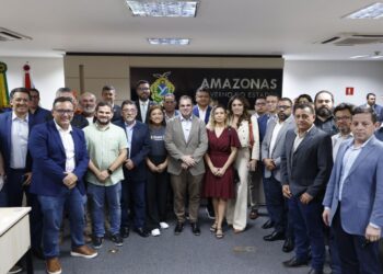 Mais de 14 mil servidores da Segurança terão reajuste de 4,14%, anuncia o governador interino Roberto Cidade