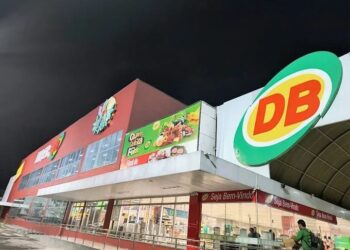 Carro é furtado em estacionamento do supermercado DB em Manaus