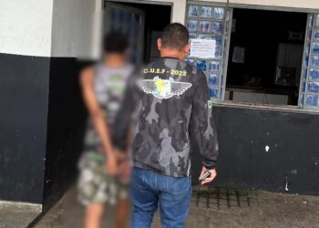 Homem é preso suspeito de matar vizinho a facadas após discussão em Tefé