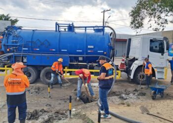 Prefeitura intensifica limpeza de drenagem no bairro Tarumã durante plantão operacional