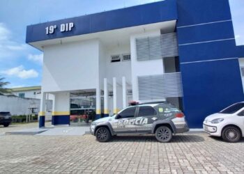 Mulher é presa por aplicar golpe de R$ 100 mil em clínicas de estética e comércios em Manaus
