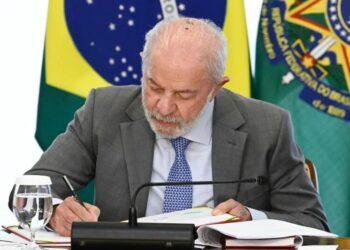 Lula faz 2ª sessão de radioterapia no couro cabeludo antes de viagem