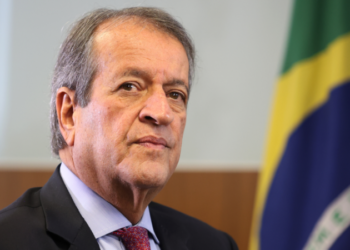 Valdemar diz que Flávio Bolsonaro visitou Daniel Vorcaro para cobrar dinheiro de filme sobre Jair Bolsonaro