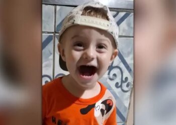 Bebê de 1 ano morre atropelado pelo pai durante manobra em garagem de casa