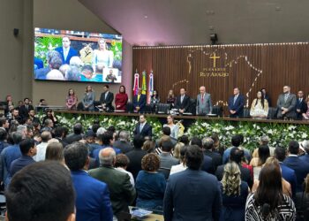 Bolsonaro recebe alta após cirurgia no ombro em Brasília
